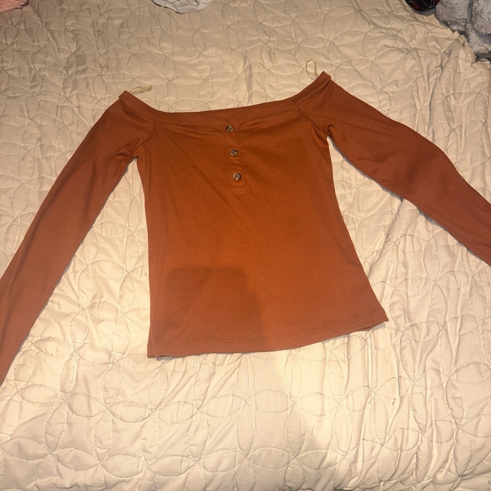 super soft off the shoulder long sleeve !